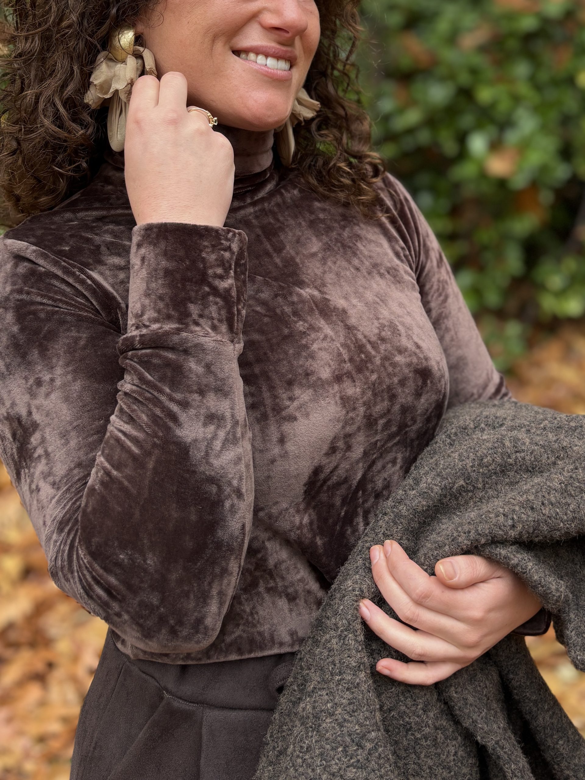 Boenzo Box Classic Turtleneck Stretch Velvet