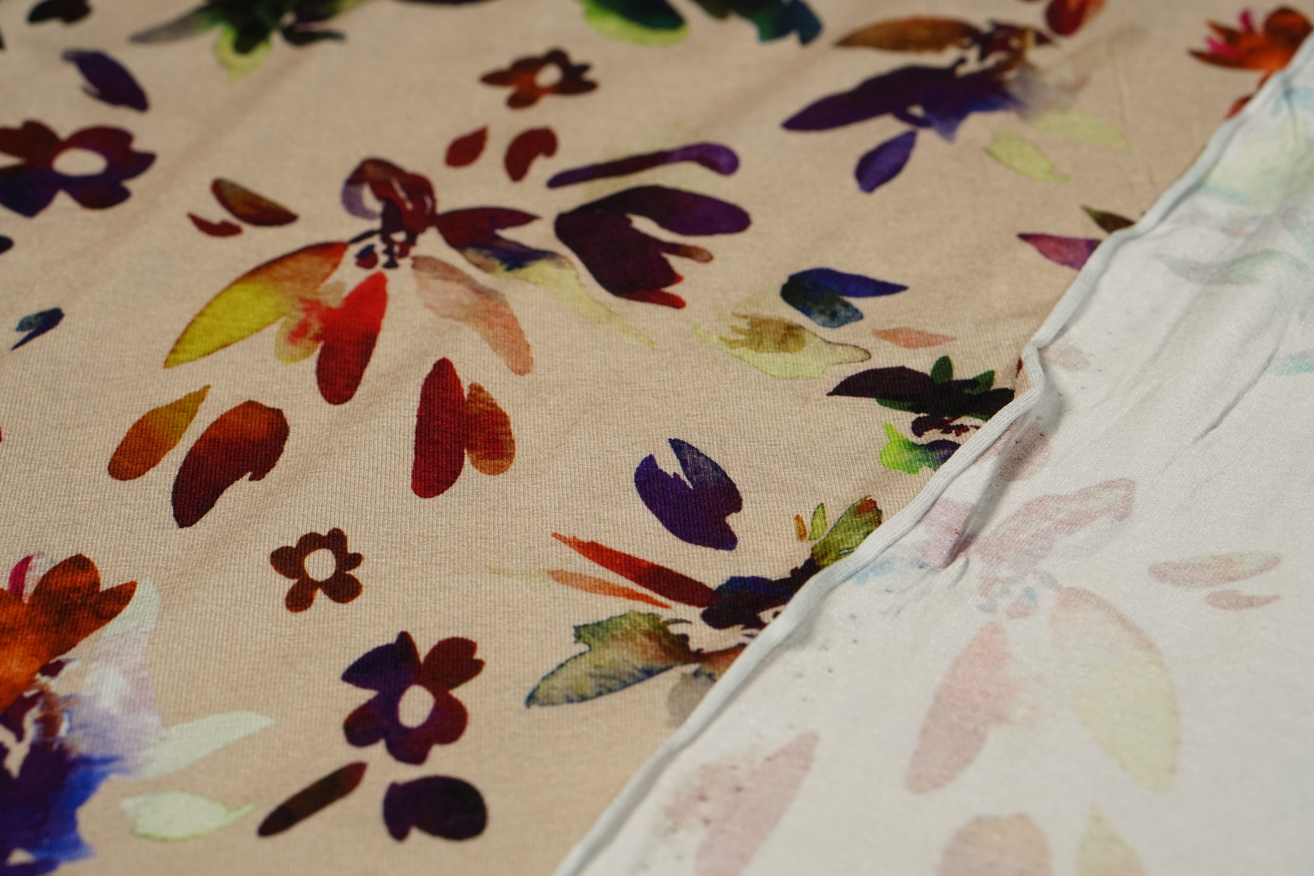 20926/178 Painted Leaves Viscose Spandex - Afbeelding 3